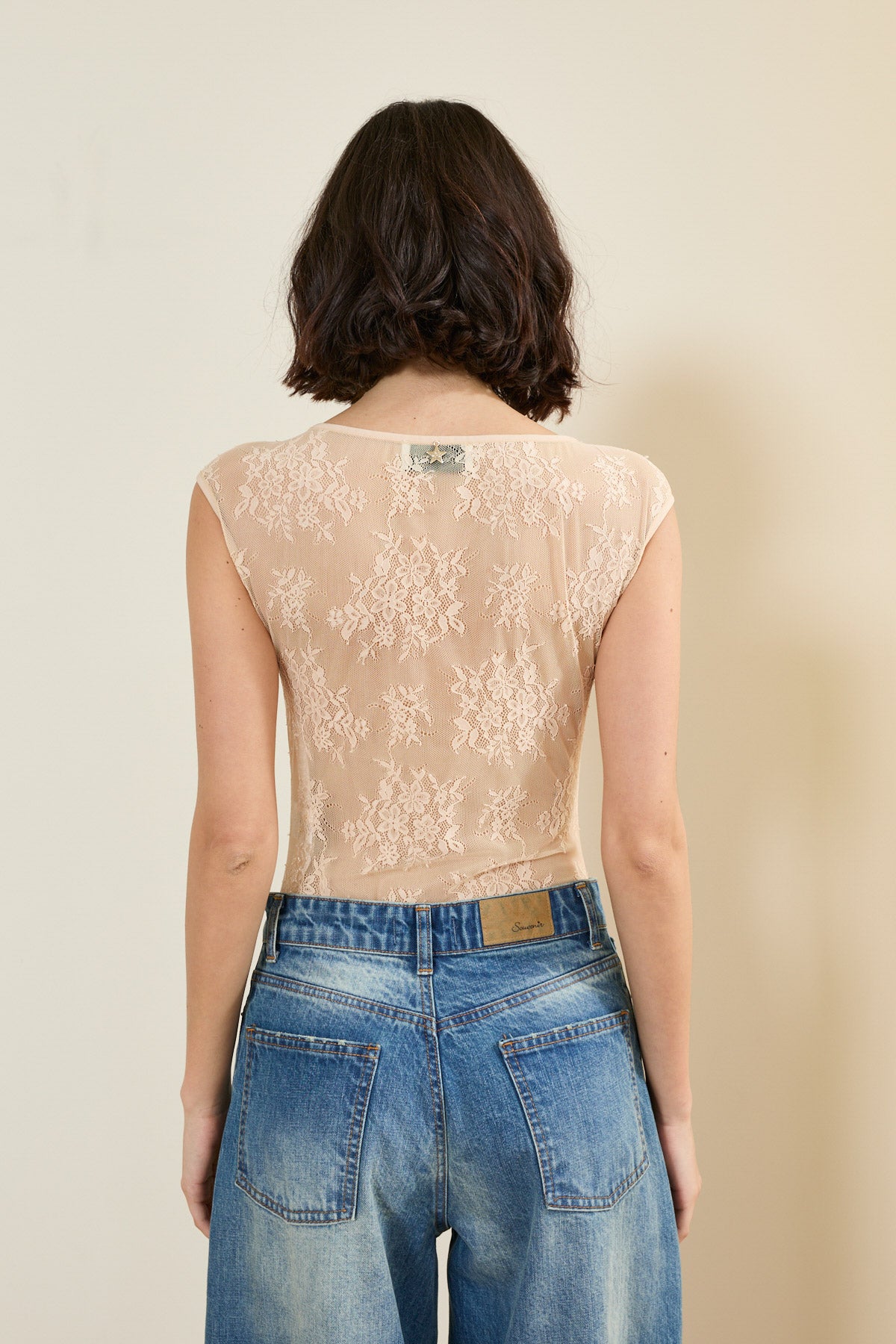 S37M1167 - body - souvenir