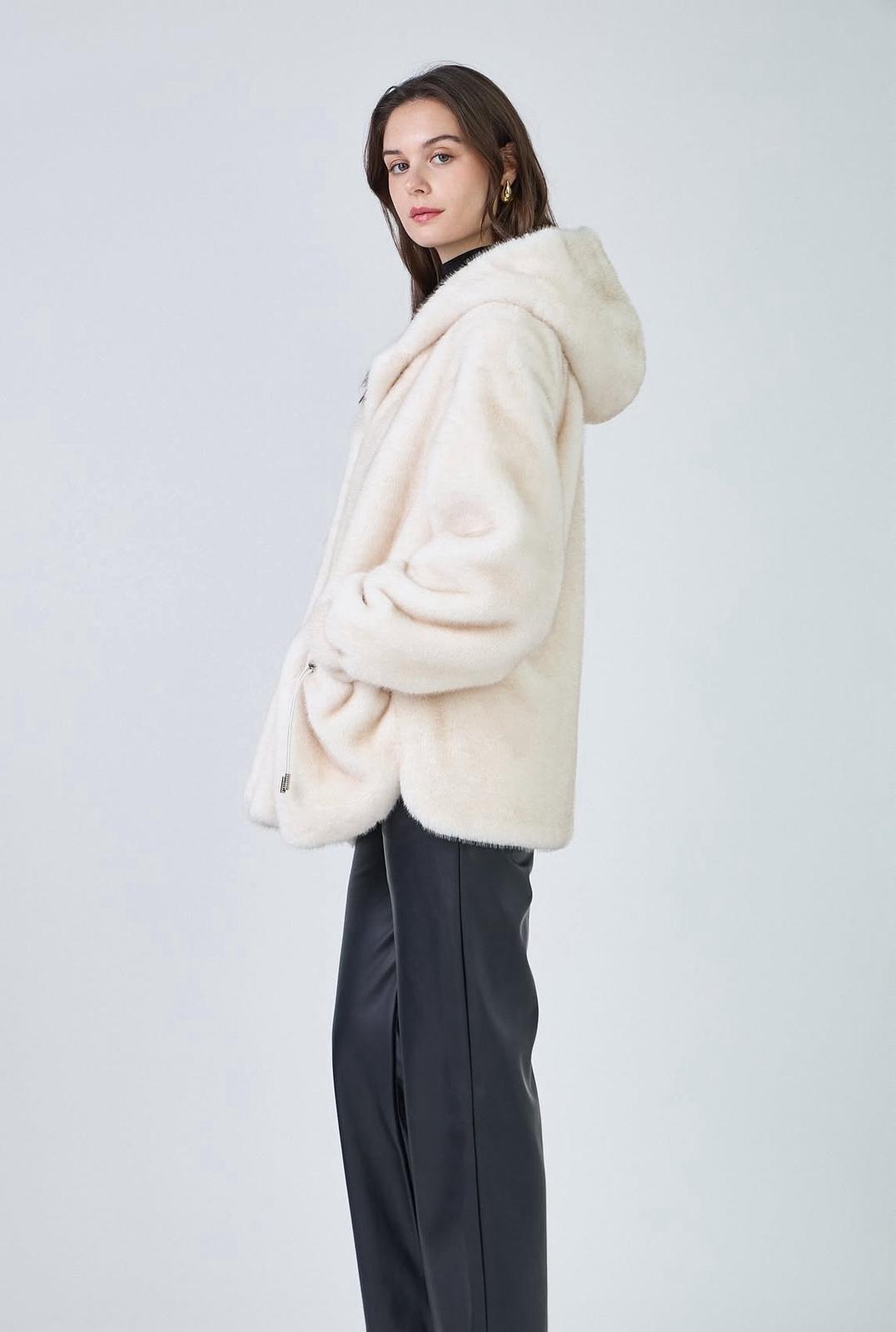 SELENA - pelliccia - GIOVANNI PARIS